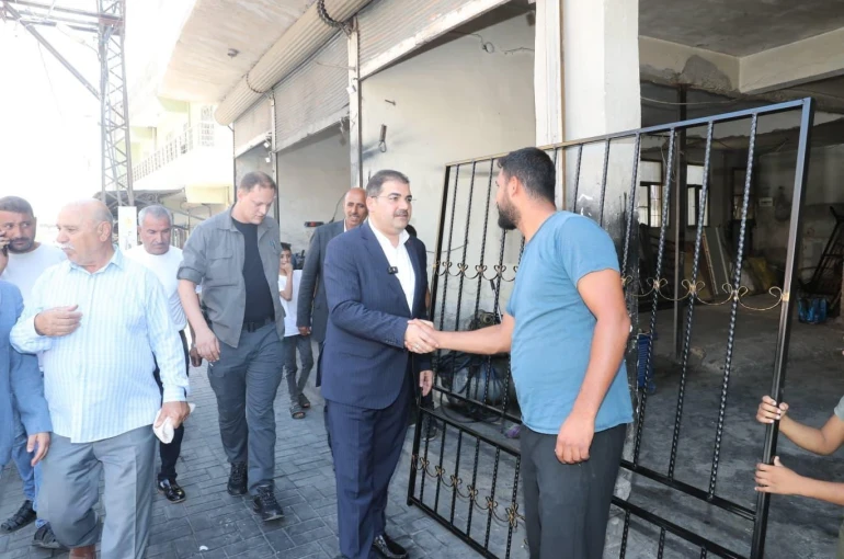 Canpolat, halkla iç içe olmayı sürdürüyor 