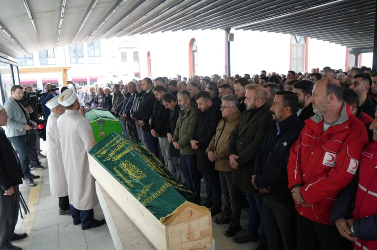 Cansız bedenleri 9. günde bulunan anne-oğul toprağa verildi