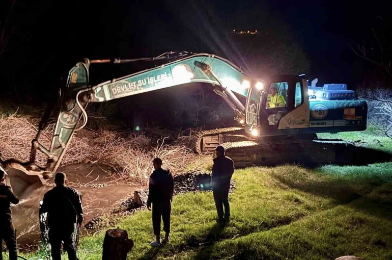 Çardaklı Deresi’nde taşkın kontrol altına alındı 