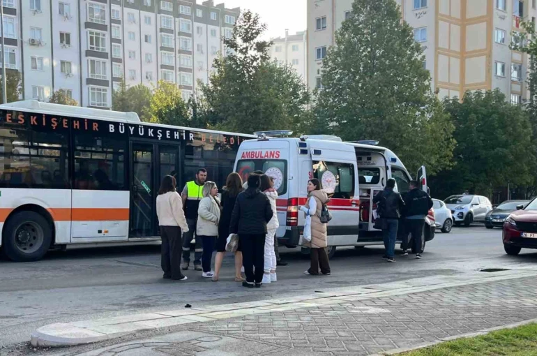 Çarptığı yayanın ardından gözyaşı döktü