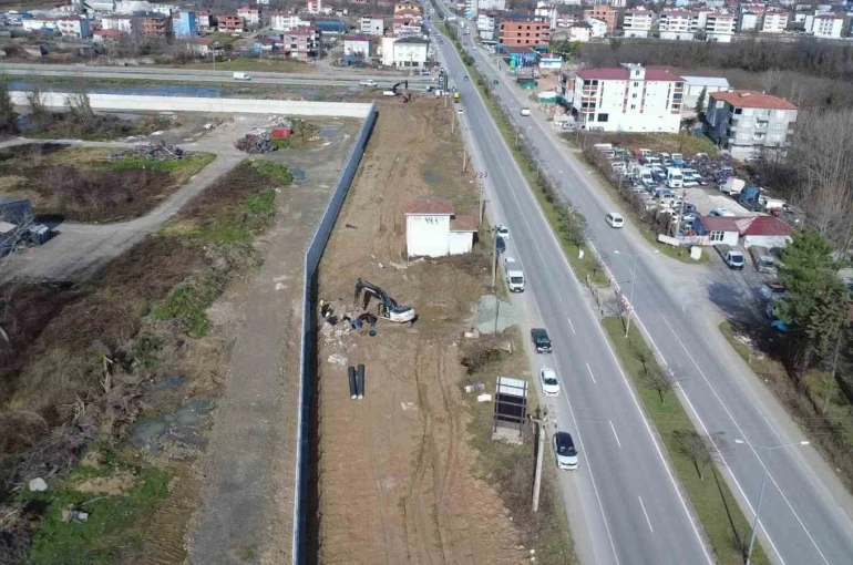 Çarşamba’da içme suyu hattı yenileme çalışması 