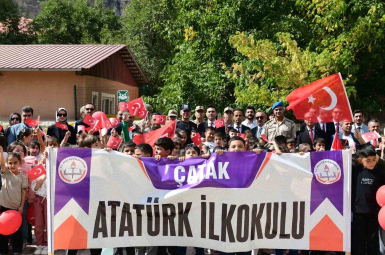 Çatak’ta İlköğretim Haftası coşkuyla kutlandı