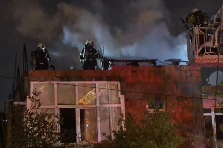 Çatı katında yangın paniği 