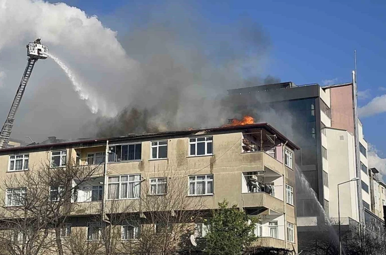 Çatı onarımı sırasında yangın çıktı 