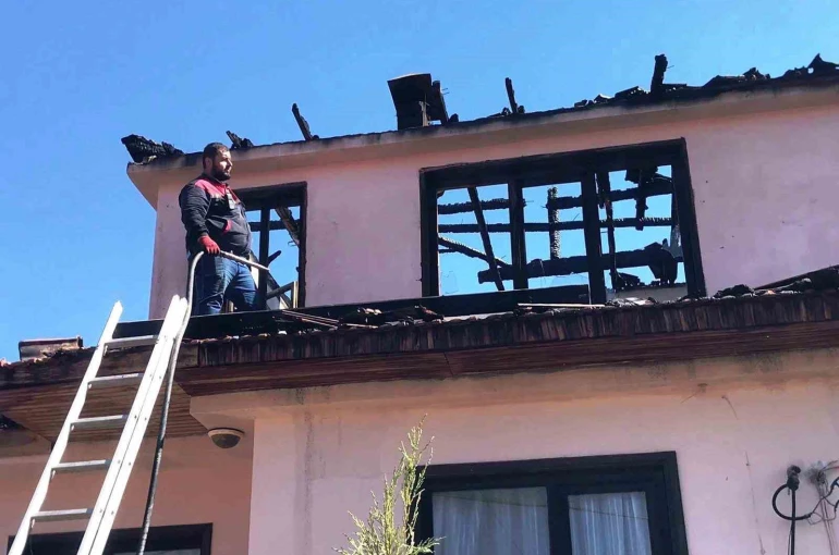 Çavdarhisar’da evin terasına gözleme yapmak için yakılan ateş yangına sebep oldu