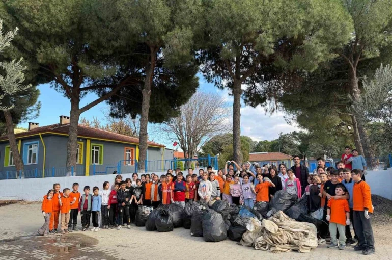 Çavuşlar’da öğrencilerden örnek çevre temizliği etkinliği 