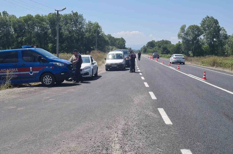 Çaycuma’da jandarmadan kara yolunda sıkı güvenlik denetimi