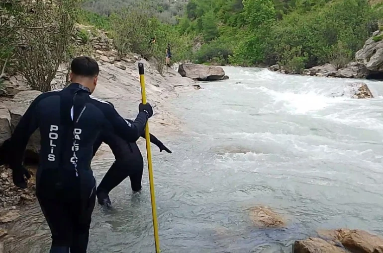 Çayda kaybolan gencin çocuklara boks öğretirken görüntüleri ortaya çıktı 