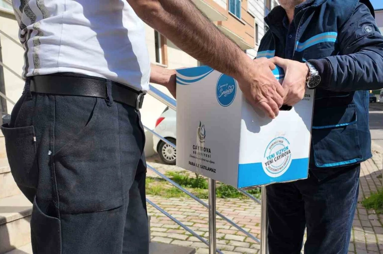 Çayırova’da ihtiyaç sahibi ailelere gıda kolisi dağıtılıyor 