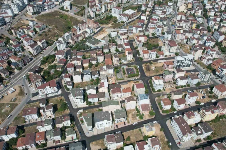 Çayırova’da Özgürlük Mahallesi’ne 4 bin ton asfalt serildi 
