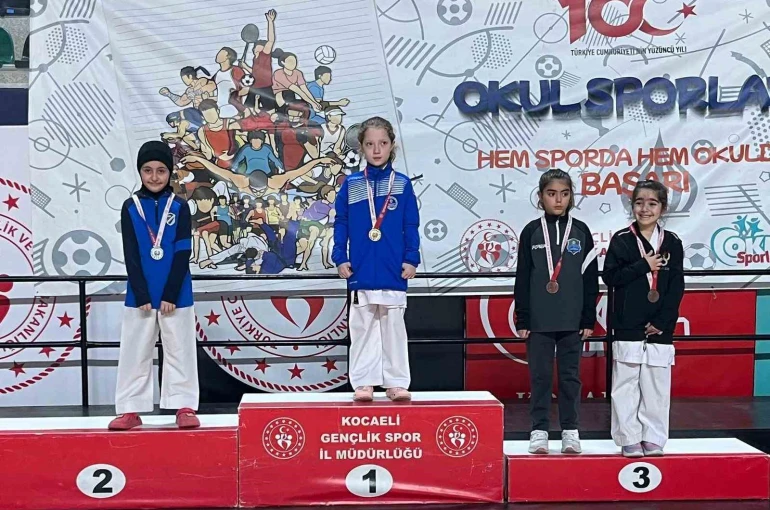 Çayırova’ya karatede 15 madalya birden 