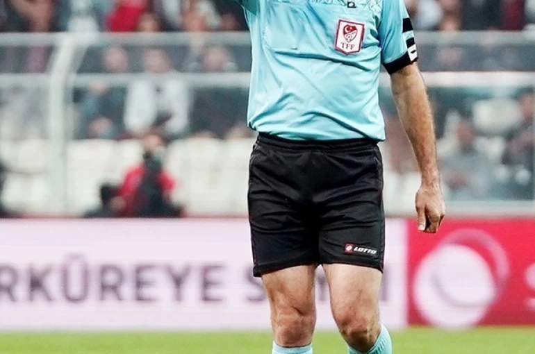 Çaykur Rizespor - Fenerbahçe maçının VAR’ı Özgür Yankaya oldu 