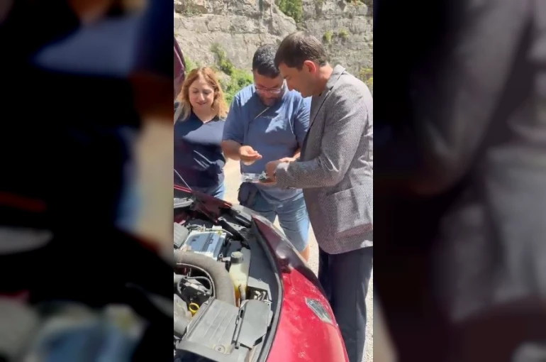 Cehennem Deresi Kanyonu’na gitmek isteyen ailenin aracı yolda kalınca yardımlarına belediye başkanı koştu 