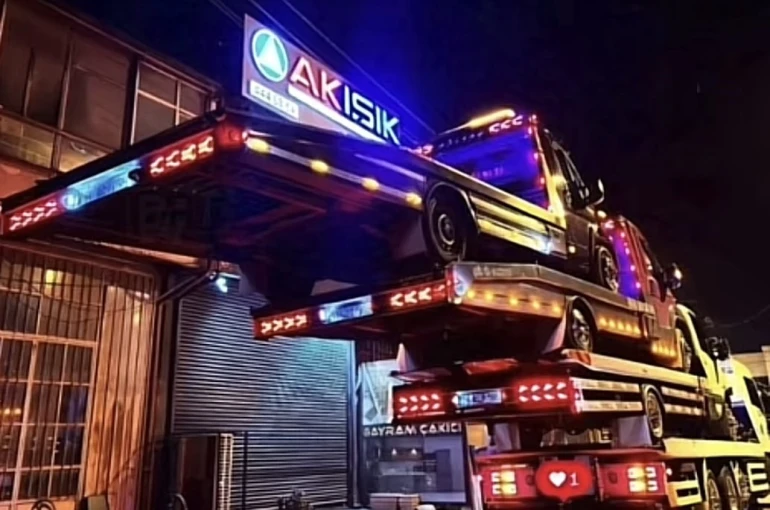 Çekici operatöründen şaşırtan gösteri: Bir çekicinin üzerine 3 çekici yükledi