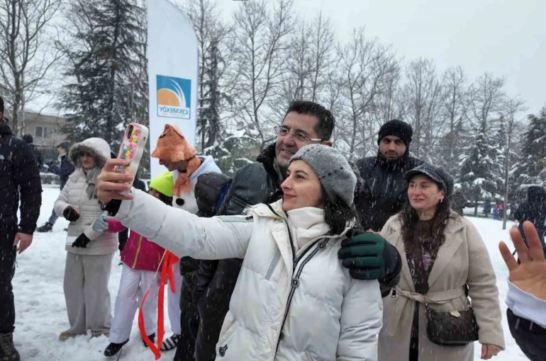 Çekmeköy’de kar şenliği: Yüzlerce vatandaş doyasıya eğlendi 