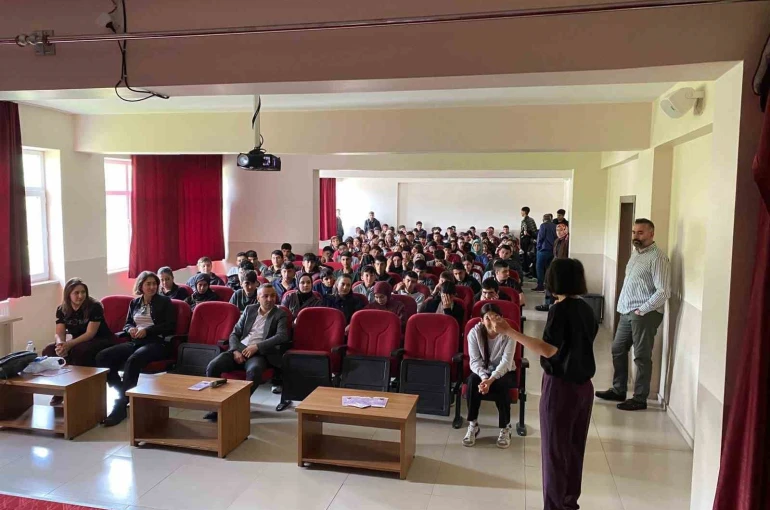 Çemişgezek’te akran zorbalığına karşı bilinçlendirme eğitimi 
