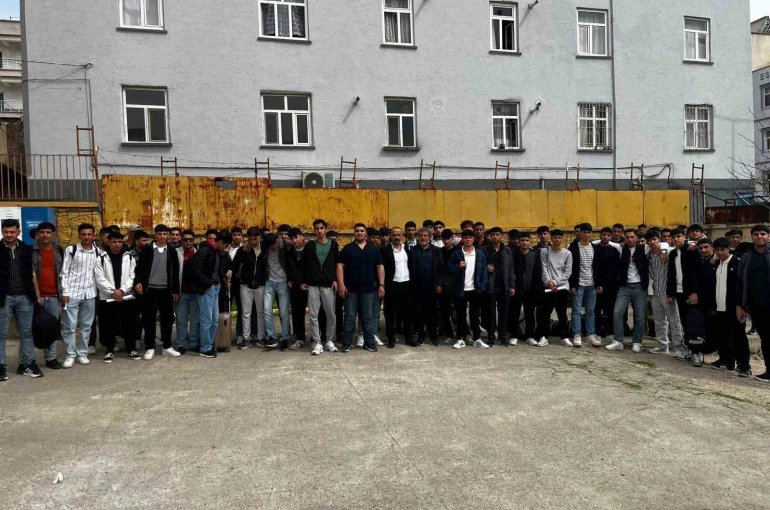 Çermik Belediyesi YKS’ye girecek öğrencileri kampa gönderdi 