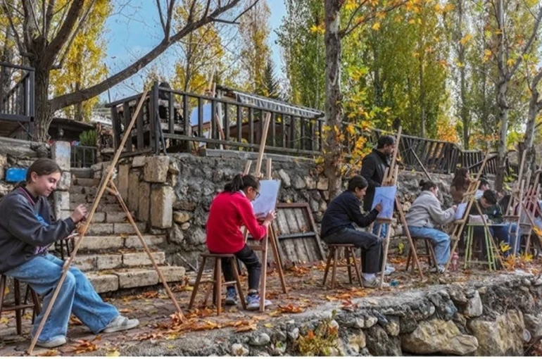 Çermik’te öğrenciler tarihi ve doğayı tuvale taşıyor