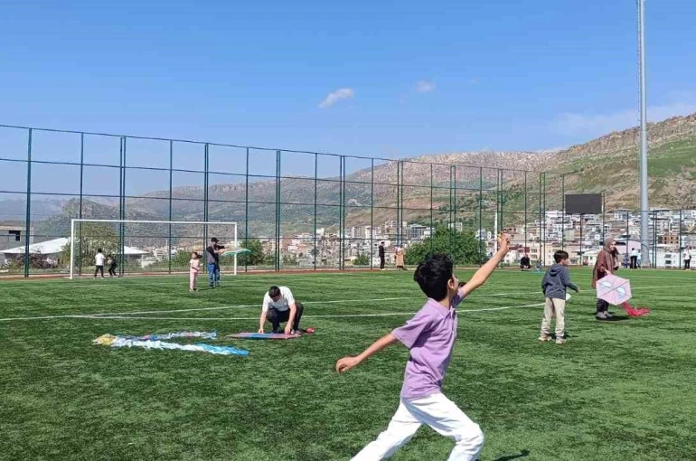 Çermikte uçurtma şenliği düzenlendi 