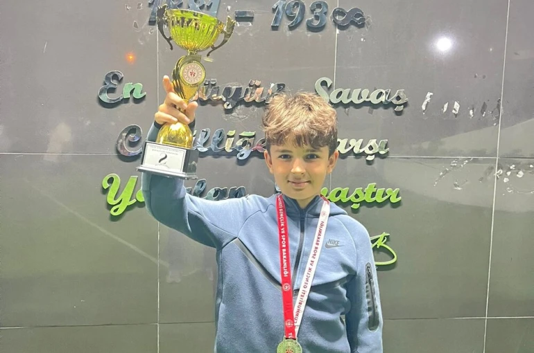 Çeşme Belediyesporlu Emir’den satrançta İzmir ikinciliği