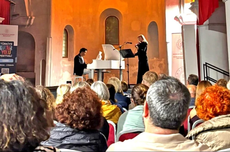 Çeşme’de, Kültür Yolu Festivali’nde müzik ziyafeti