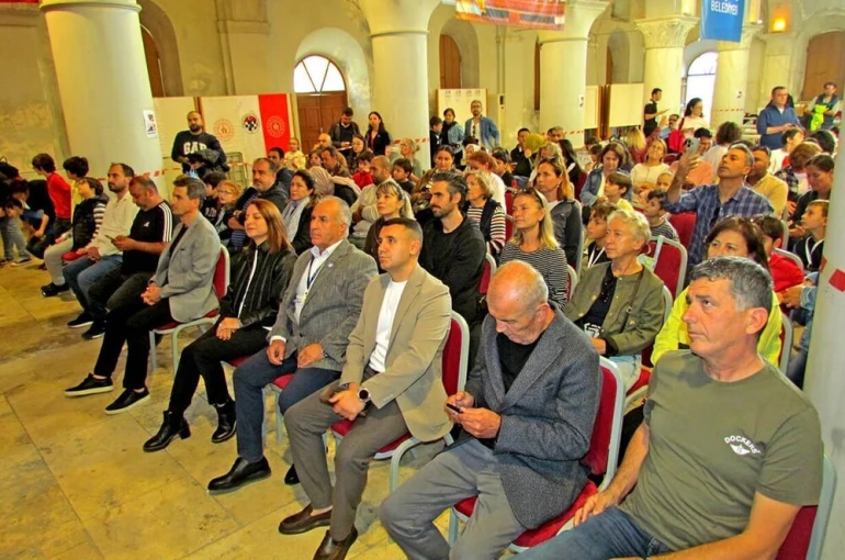 Çeşme’de satranç turnuvası düzenlendi 