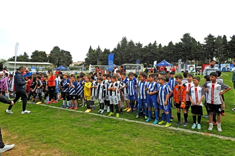 Çeşme’de U9 Futbol Festivali Coşkusu