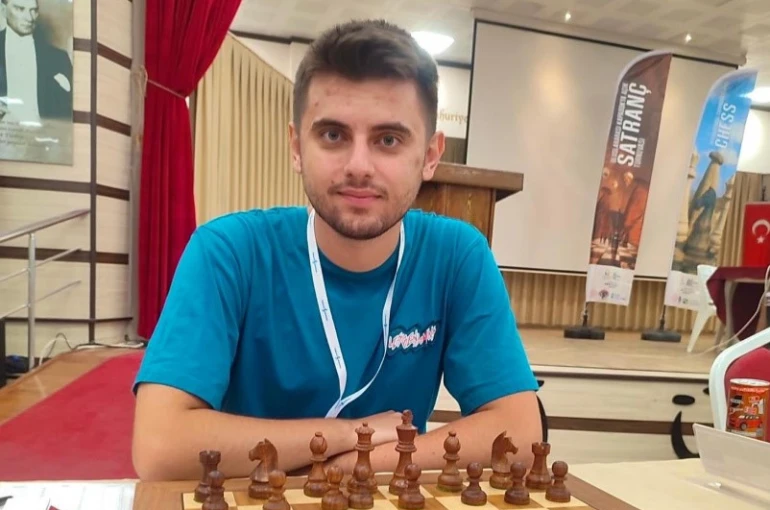 Çeşmeli satranç oyuncusu Talat Yıldız’dan Almanya’da büyük başarı 