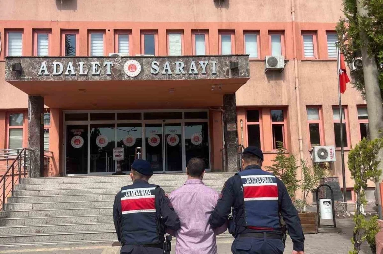 Cezaevi firarisi camide uyurken yakalandı 