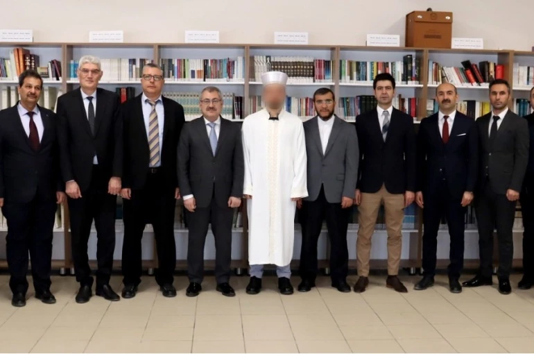 Cezaevinde hafız oldular