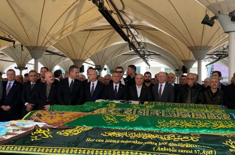 CHP Genel Başkanı Özel, 27. Dönem Milletvekili Turan Aydoğan'ın annesinin cenazesine katıldı