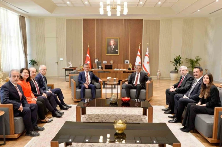 CHP Genel Başkanı Özel, KKTC Cumhurbaşkanı Erhürman’ı ziyaret etti
