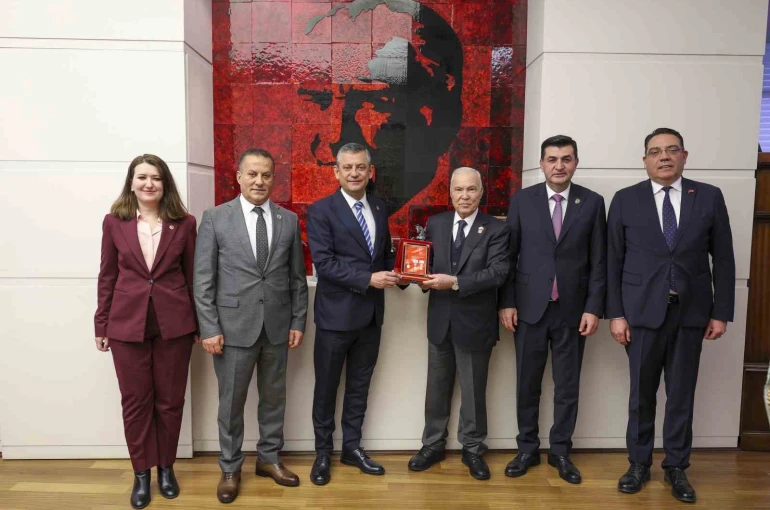 CHP Genel Başkanı Özel, şehit ve gazi dernek temsilcileriyle bir araya geldi 