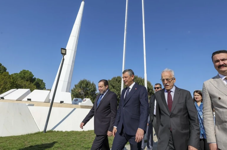 CHP Genel Başkanı Özgür Özel, Kıbrıs'ta