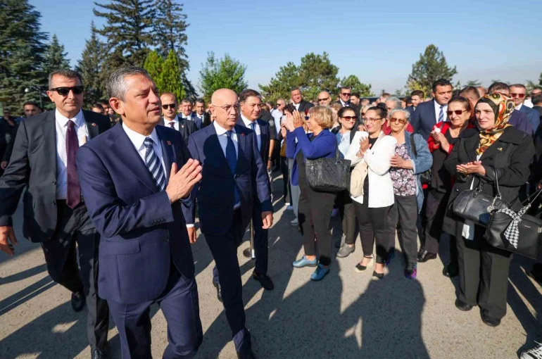 CHP lideri Özel, Anıtkabir’i ziyaret etti 