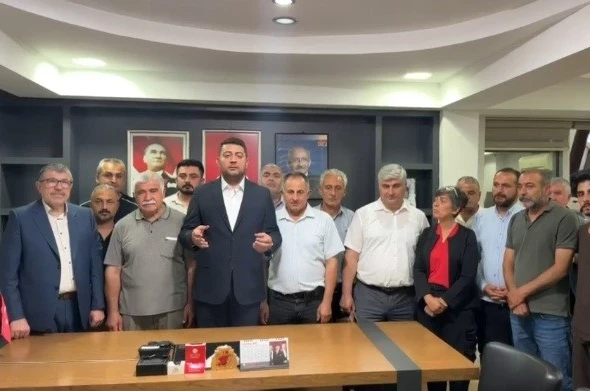 CHP’de gece yarısı çilingirli devir