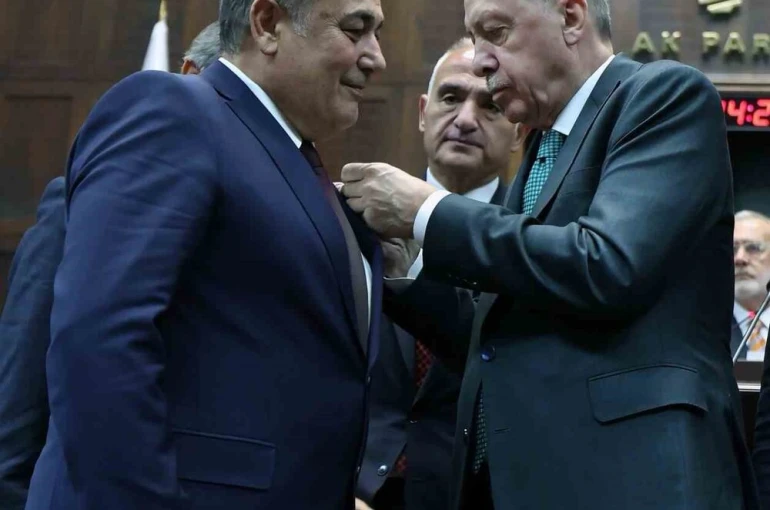 CHP’den istifa eden Aksu Belediye Başkanı Yıldırım AK Parti’ye katıldı