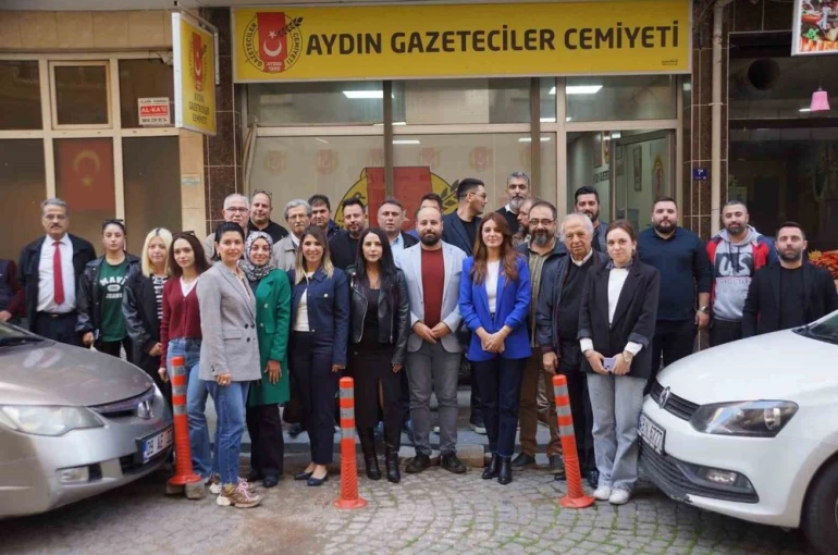 CHP’li belediyelerin basın sorumluları AGC üyeleri ile bir araya geldi 