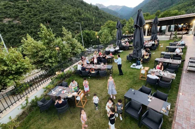 CHP’li Merkezefendi’de ruhsatı olmayan Ornaz restoran için adrese teslim ihale iddiası 