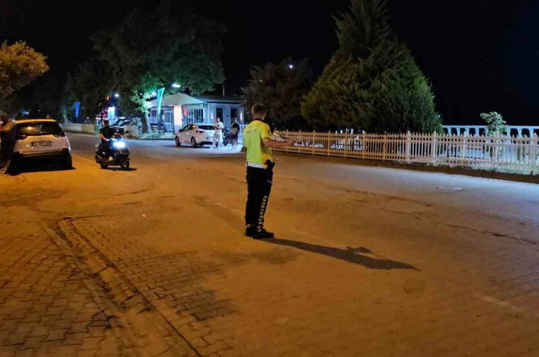 Cide’de otomobil ile motosiklet çarpıştı: 1 yaralı 