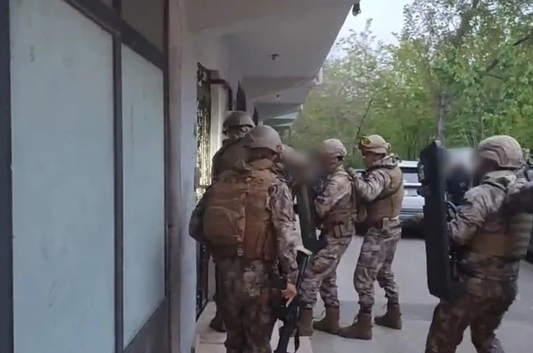 Çiftçiyi kumar masasında ağına düşüren tefeci çetesi çökertildi 