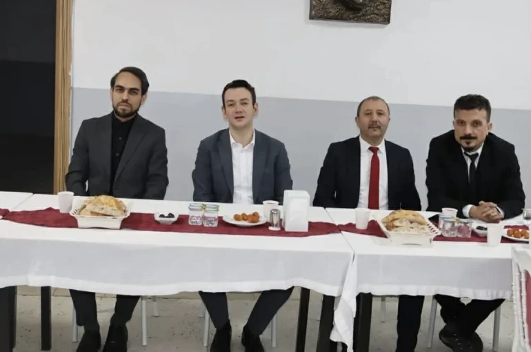 Çıldır Şehit Öğretmen Sezgin Yolcu Yatılı Bölge Ortaokulu’nda iftar buluşması 