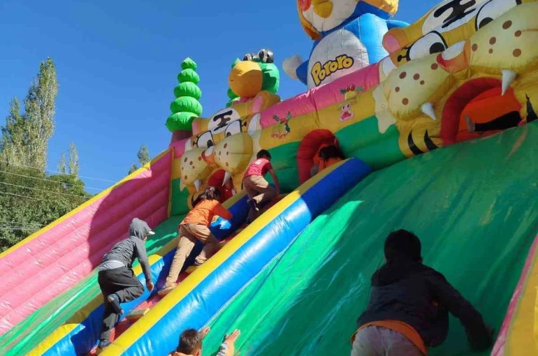 Çıldır’da ‘Merkezim Her Yerde’ projesi köy çocuklarıyla buluştu