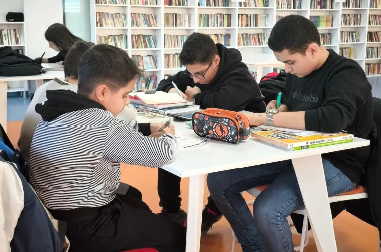 Çilesiz Kütüphanesi gençlerin buluşma noktası oldu