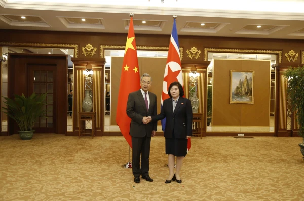 Çin Dışişleri Bakanı Wang, Kuzey Koreli mevkidaşı Choe ile görüştü