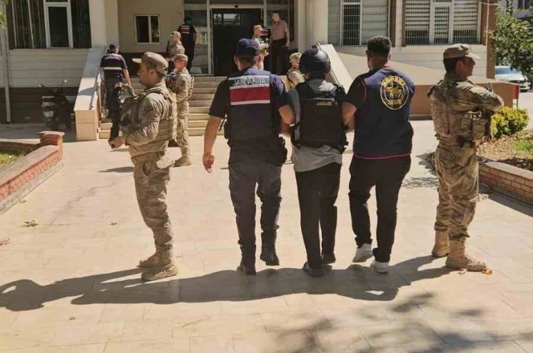 Cinayet zanlısı tutuklanarak cezaevine gönderildi