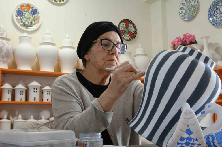 Çini, kadınların ellerinde hayat buluyor 