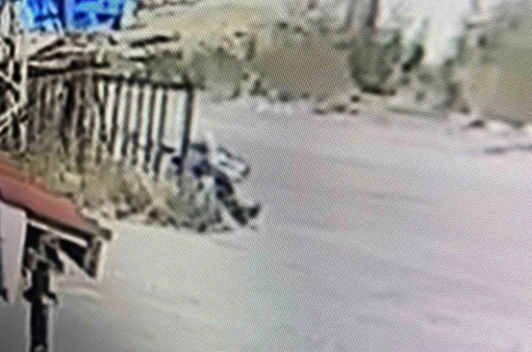 Cinnet getiren inşaat işçisi baltayla 3 kişiyi yaraladı