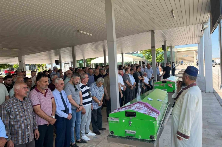 Cinnet kurbanı anne ve kızı defnedildi 