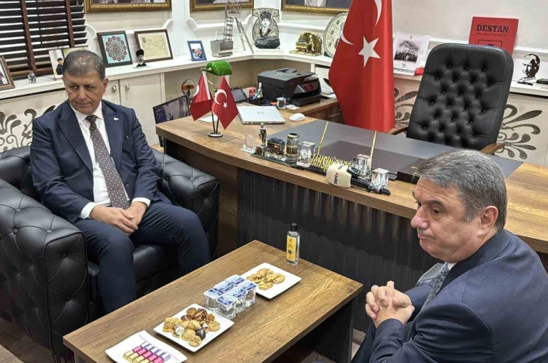 ’Çıplak ayak’ eylemine Başkan Cemil Tugay’dan yanıt